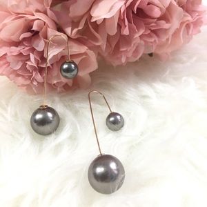 Double sides pearl dangling earrings. Grey